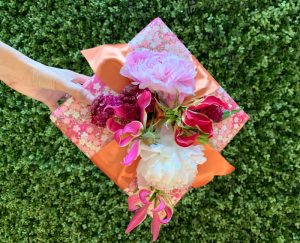 How to Wrap a Bridal Shower Gift: Creative and Elegant ideas