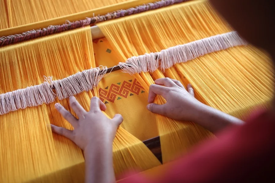 The Story Behind India’s Finest Handloom Weaves The Story Behind India’s Finest Handloom Weaves
